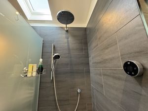 Master En-suite- click for photo gallery